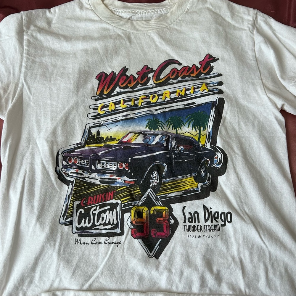 Brandy Melville - West Coast Graphic Tee